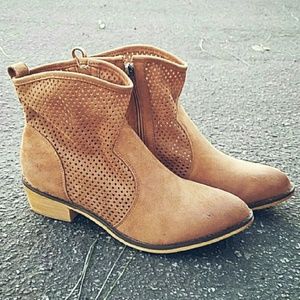 𝙇𝙖𝙨𝙩 6.5 & 9 👒Wester Wooden Suede Ankle